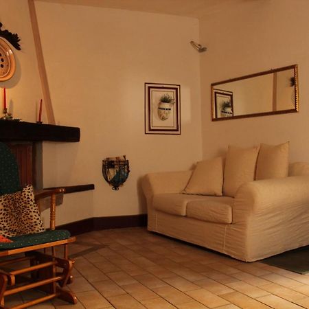 Apartamento Trilocale Nel Centro Storico Montemerano Exterior foto