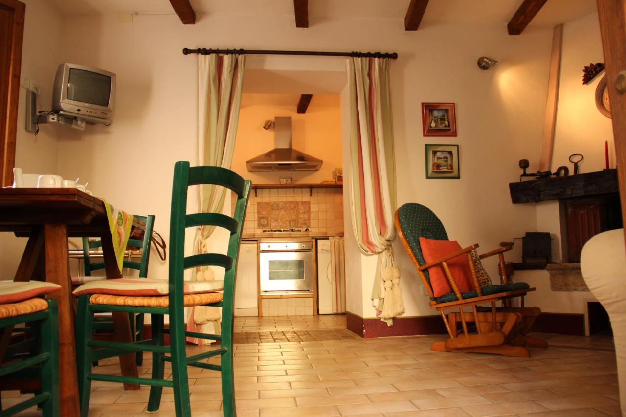 Apartamento Trilocale Nel Centro Storico Montemerano Exterior foto