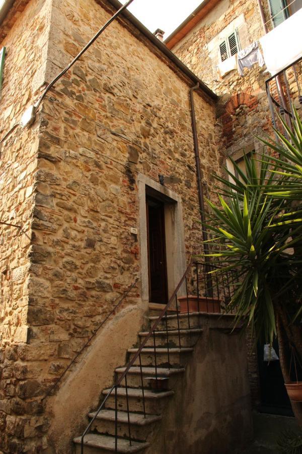Apartamento Trilocale Nel Centro Storico Montemerano Exterior foto